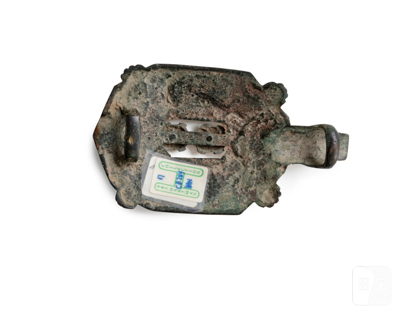 中國或韓國 十九世紀末/二十世紀 鎏金銅八卦紋龜形帶飾 | A GILT BRONZE 'TORTOISE' BELT BUCKLE AND TWO BRONZE 'TIGER' WEIGHTS - 图5